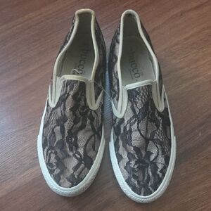 Bucco Women's Tan and Black Lace Slip-On Sneakers